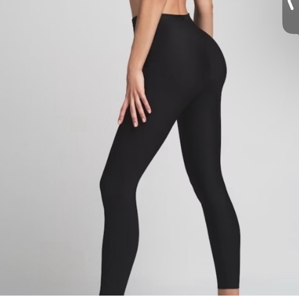 SKIMS Body BUTT ENHANCING Padded Leggings NWT L ONYX BLACK